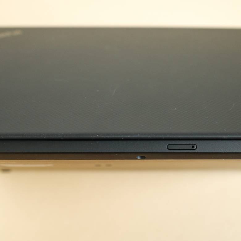 ThinkPad X1 CarbonはLTE対応