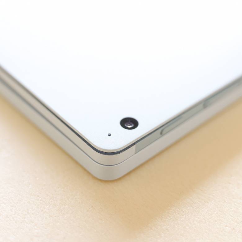 Surface Book 3 15インチの約800万画素のHD対応リアカメラ
