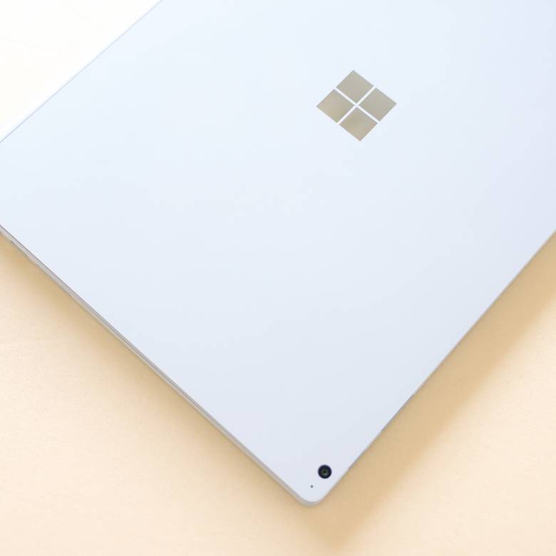 Surface Book 3 15インチの外装はアルミニウム合金