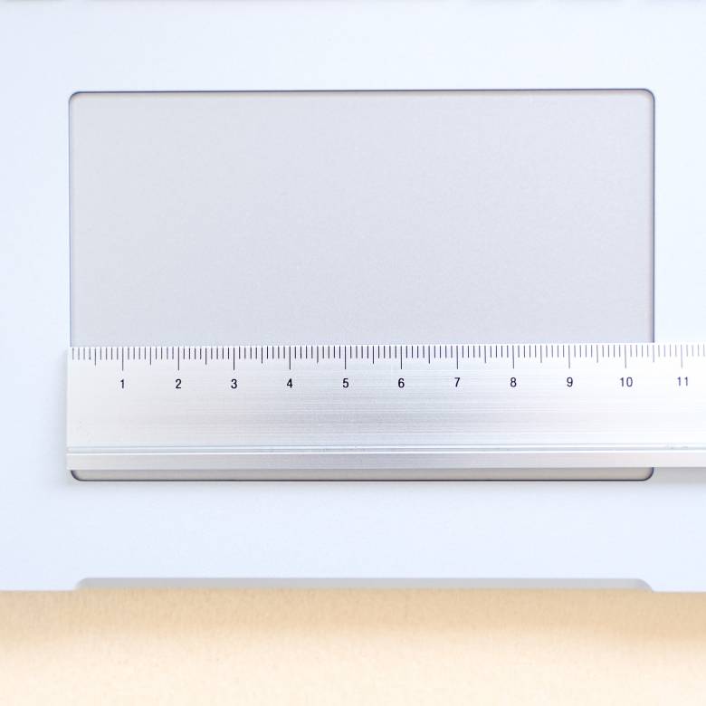 Surface Book 3 15インチのタッチパッドのサイズ