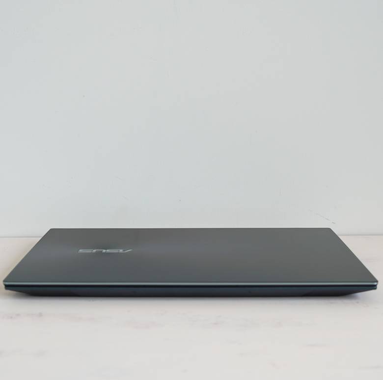 ZenBook Duo 14 UX482の最薄部は16.9mm