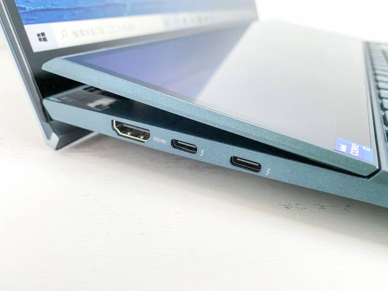 ZenBook Duo 14 UX482はthuderbolt 4対応USB-C搭載