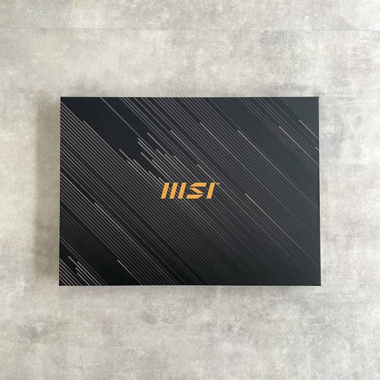 MSI Prestige 14 A11の外箱