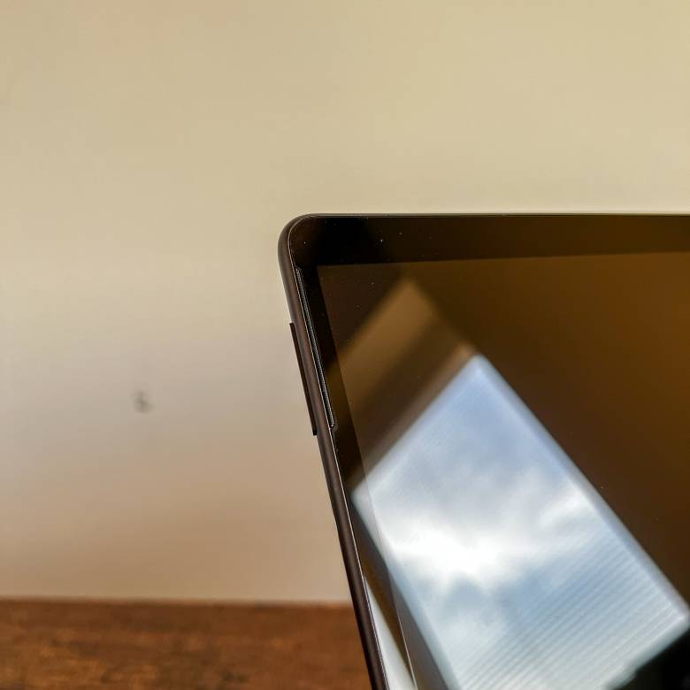 Surface Pro 8のデュアルスピーカー