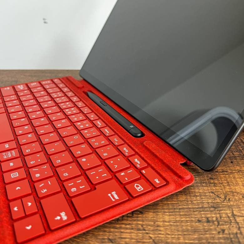 Surface Pro 8のペンはタイプカバーに収納可能