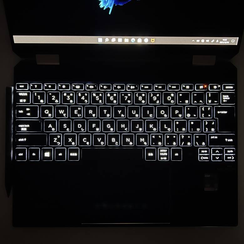 HP Spectre x360 14のキーボードはバックライト搭載