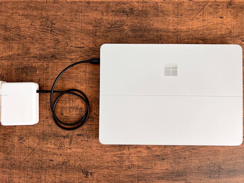 Surface Laptop StudioはPD対応USBタイプCから急速充電可能