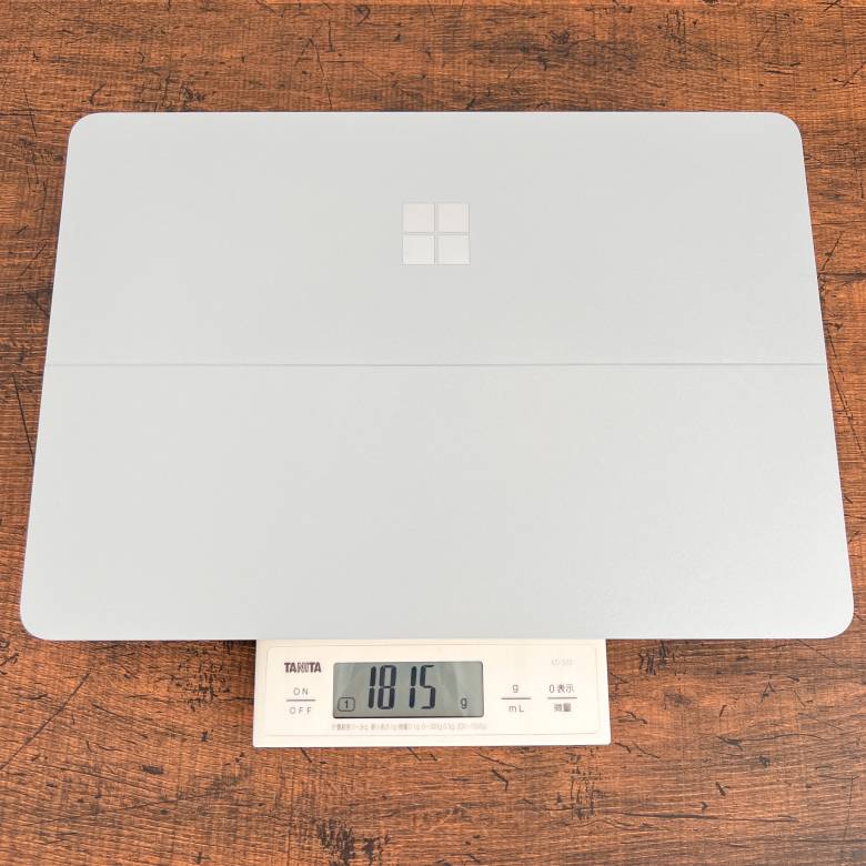Surface Laptop Studioの重量は約1.82kg