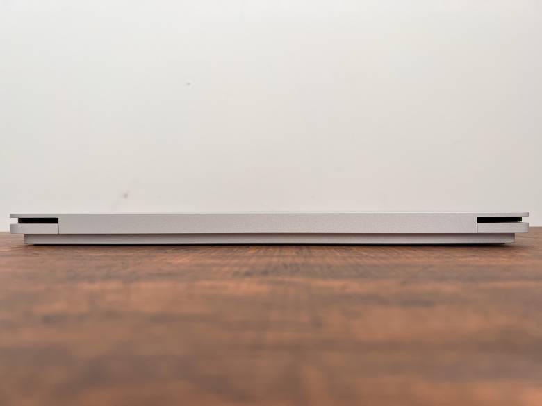 Surface Laptop Studioの厚みは18.94 mm