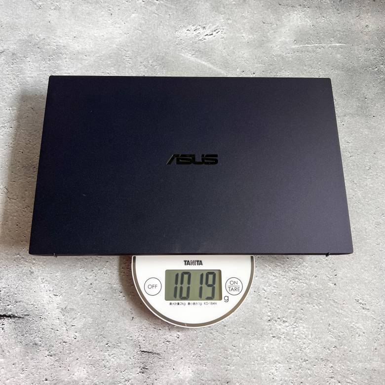 ASUS ExpertBook B9の重量は約1kg