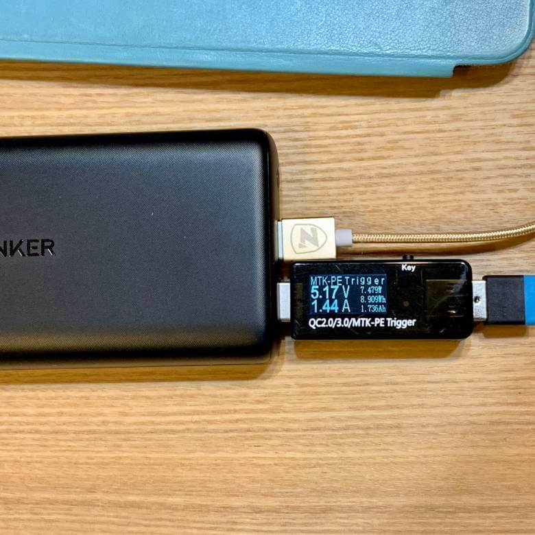 Anker PowerCore Lite 20000にタブレット x 2で接続
