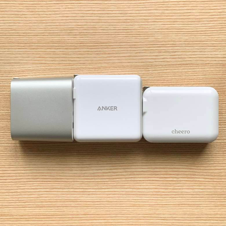 Anker PowerPort ll PDとBelkin BOOST CHARGE USB充電器とcheero Smart USB Charger 48Wのサイズ比較