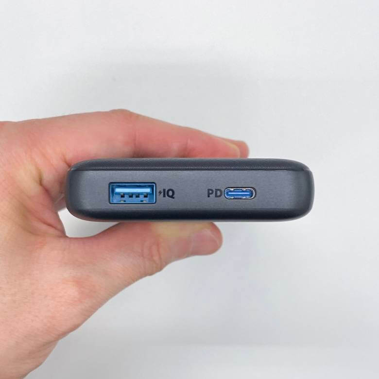 Anker PowerCore Essential 20000 PD 20WはPD対応USB-CとPowerIQ2.0対応USB-Aの2種類を搭載