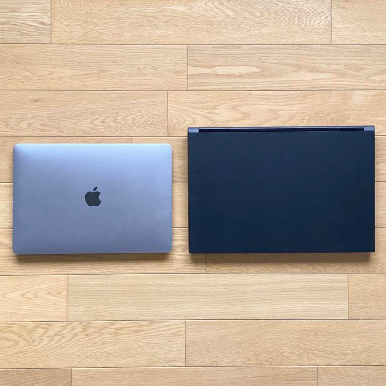 ドスパラGALLERIA GCR1650GFとMacBook Proのサイズ比較