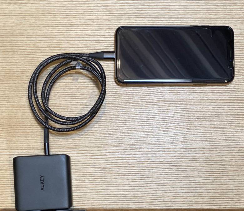 AUKEY PA-D5は最新のiPhoneでも30分で最大50％に到達する高速充電に対応
