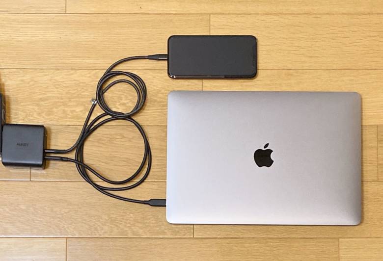 AUKEY PA-D5はMacBook ProとiPhone 11 Proの同時急速充電可能