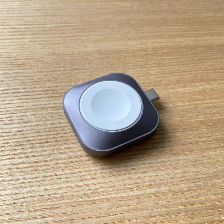 Satechi USB-C Apple Watch充電ドックはアルミボディ