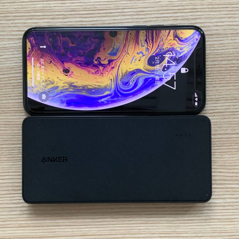 Anker PowerCore+ 10000 with built-in USB-C CableのサイズはiPhone 11 Proとほぼ同じ
