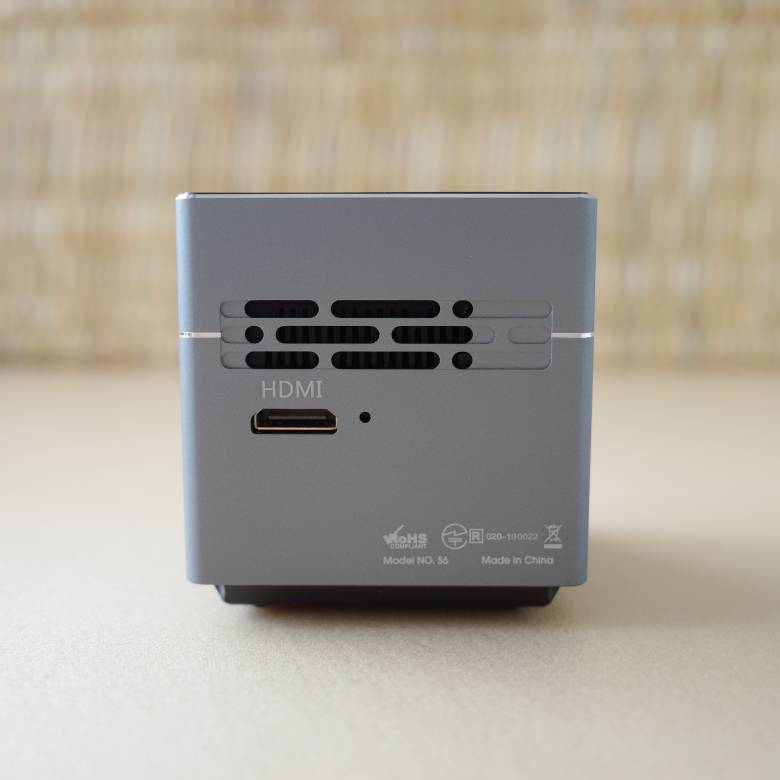 Pico Cube XのHDMI端子