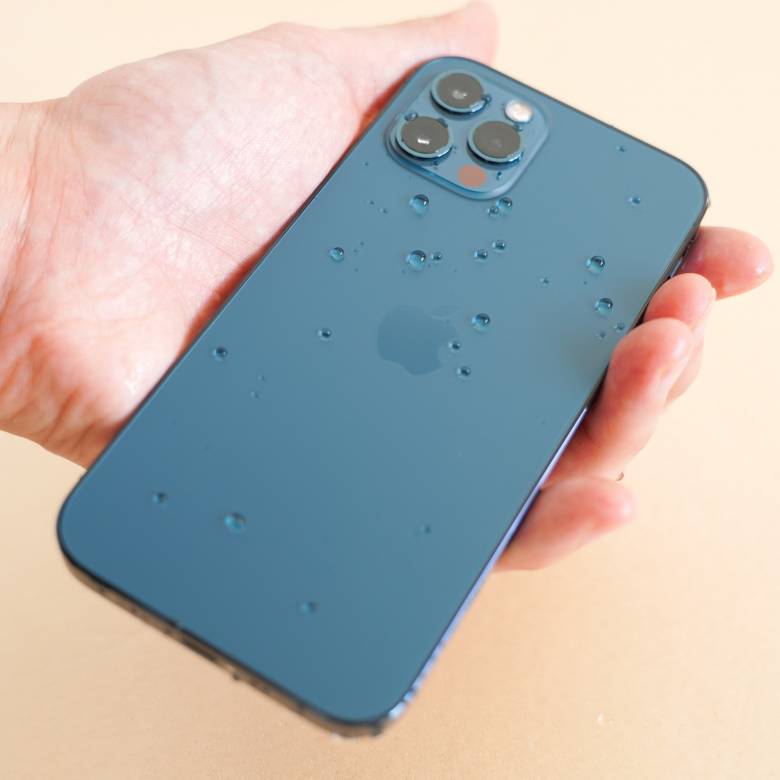iPhone 12 ProはIP68の防水防塵仕様