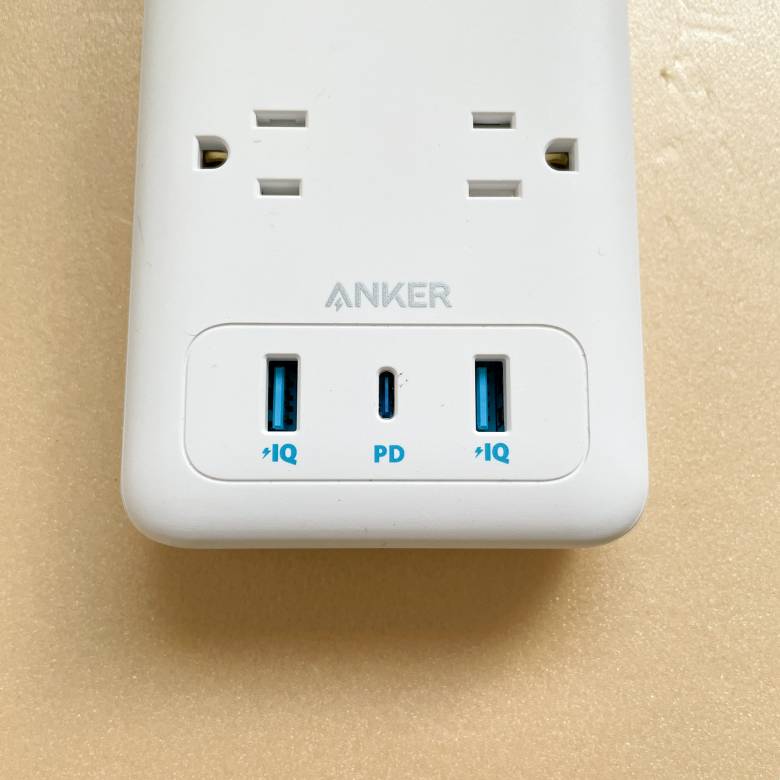 Anker PowerPort Strip PD 6はPD対応USB-CとUSB-A搭載