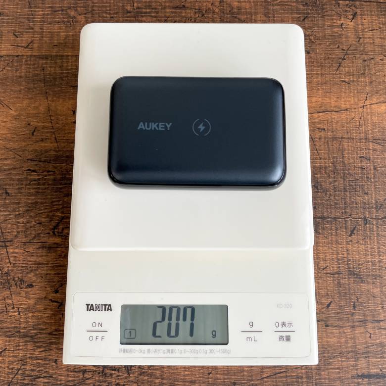 AUKEY Basix Pro Miniの重量は約207g