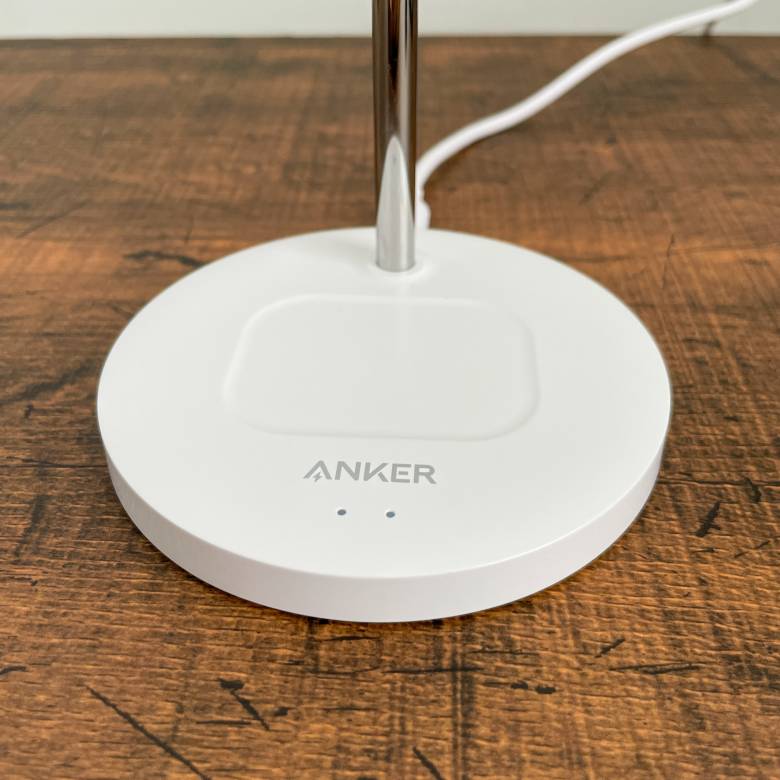 Anker PowerWave Magnetic 2-in-1 Stand Liteのワイヤレス充電パッド