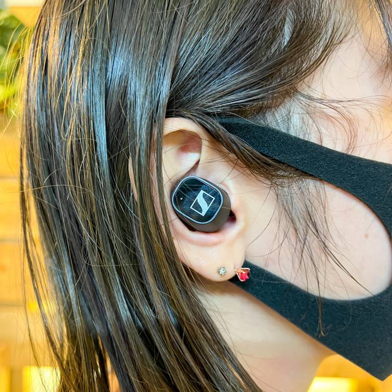Sennheiser CX True Wirelessは耳あたりが優しく安定感のあるな装着性