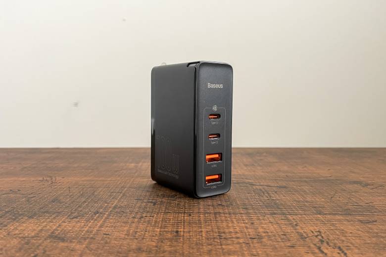 Baseus GaN II Pro Chargerをレビュー！USB-CとUSB-Aを各2つ搭載する100W対応の4ポート充電器