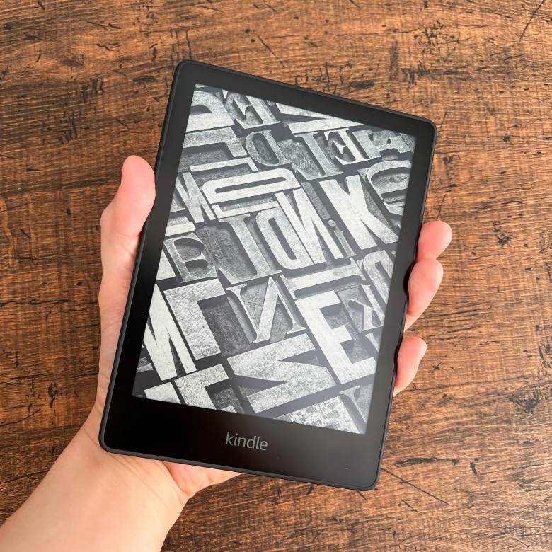 Kindle Paperwhite 第11世代のサイズは174 mm x 125 mm x 8.1 mm