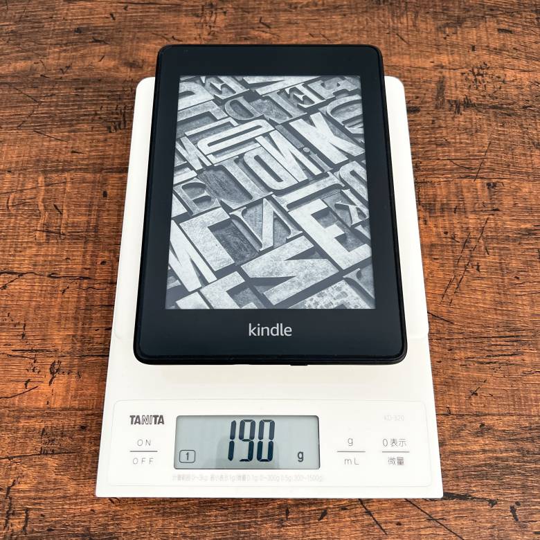Kindle Paperwhite 第10世代の重量は約190g