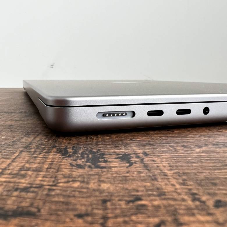 14インチMacBook ProのMagSafe 3コネクタ