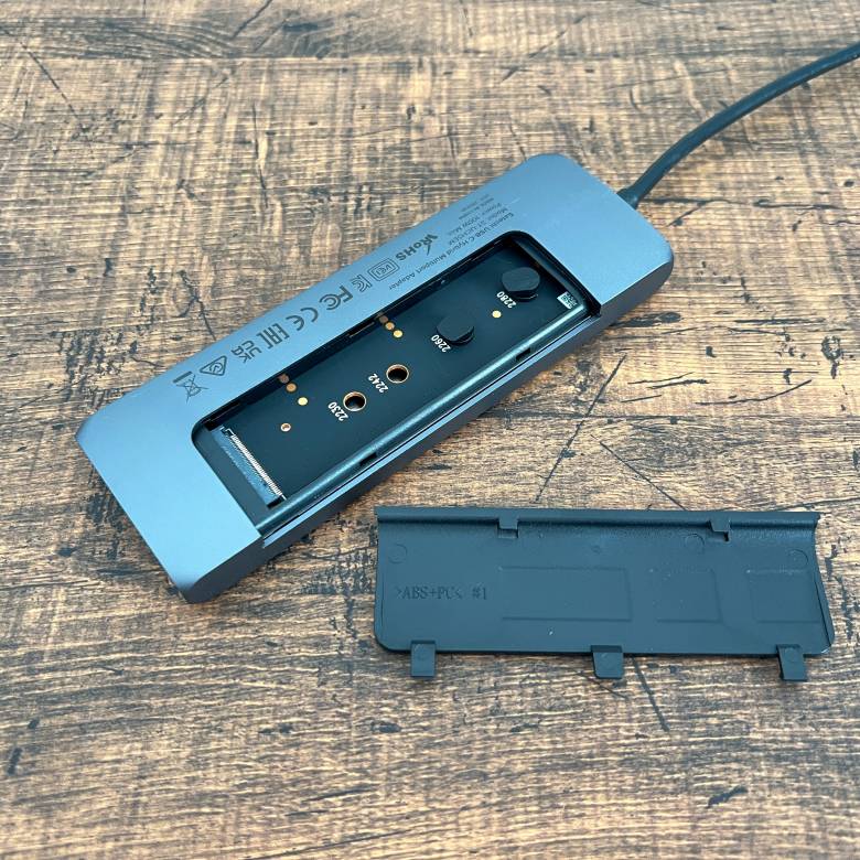 Satechi ハイブリッド USB-CハブのSSDスロット