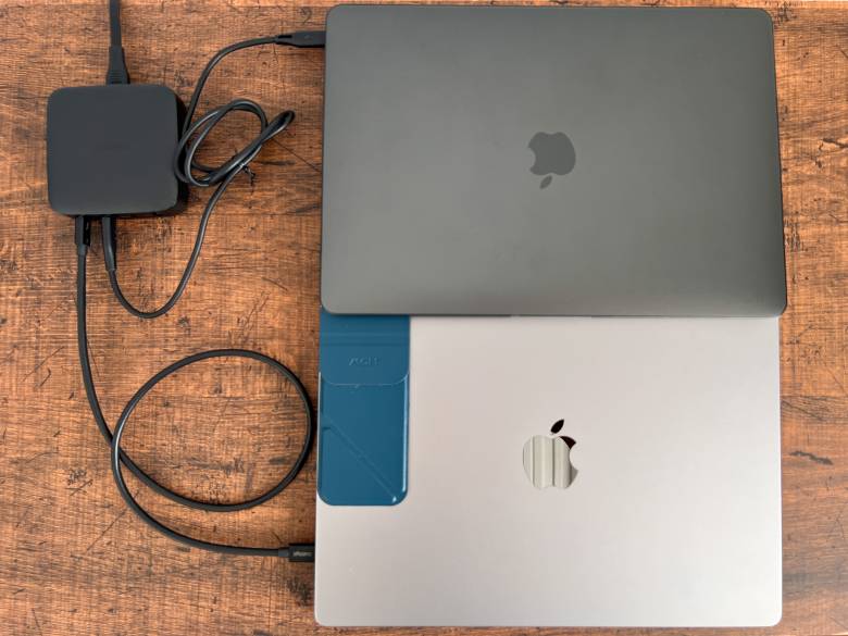 UGREEN 100W 4ポートUSB卓上充電器のUSB-C 2ポートはMacBookの同時充電対応