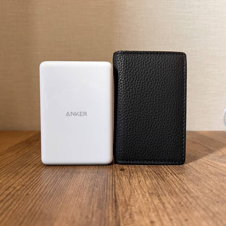 Anker 547 Charger (120W)のサイズは約99 x 70 x 34mm
