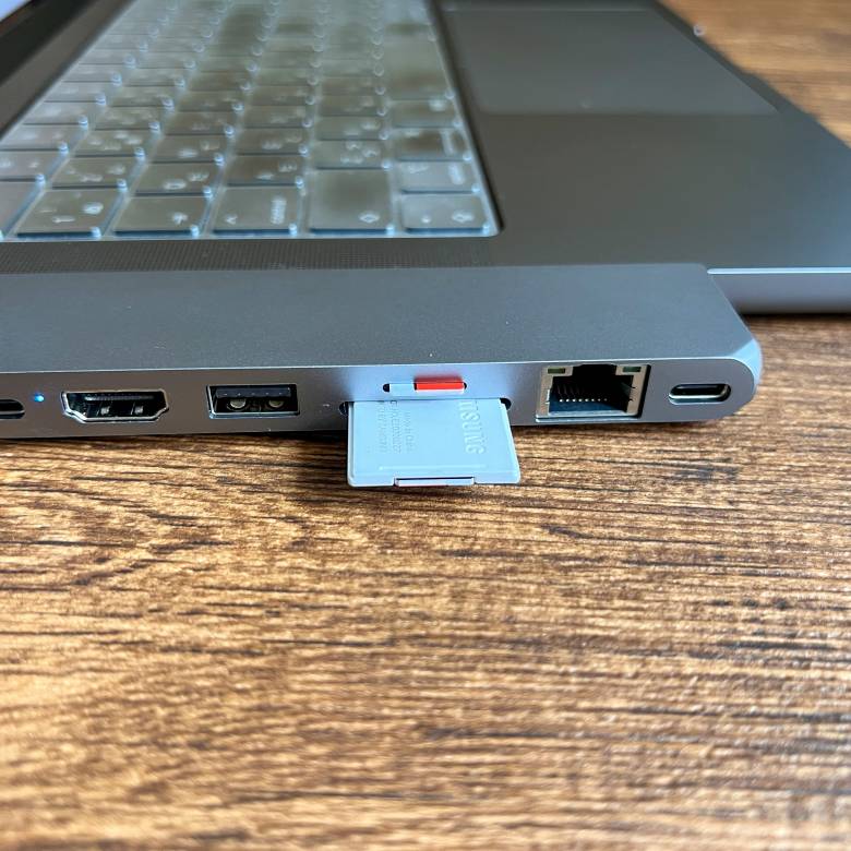 Satechi USB-C Proハブ Max 8in2はmicro SDとSDカードスロットを搭載