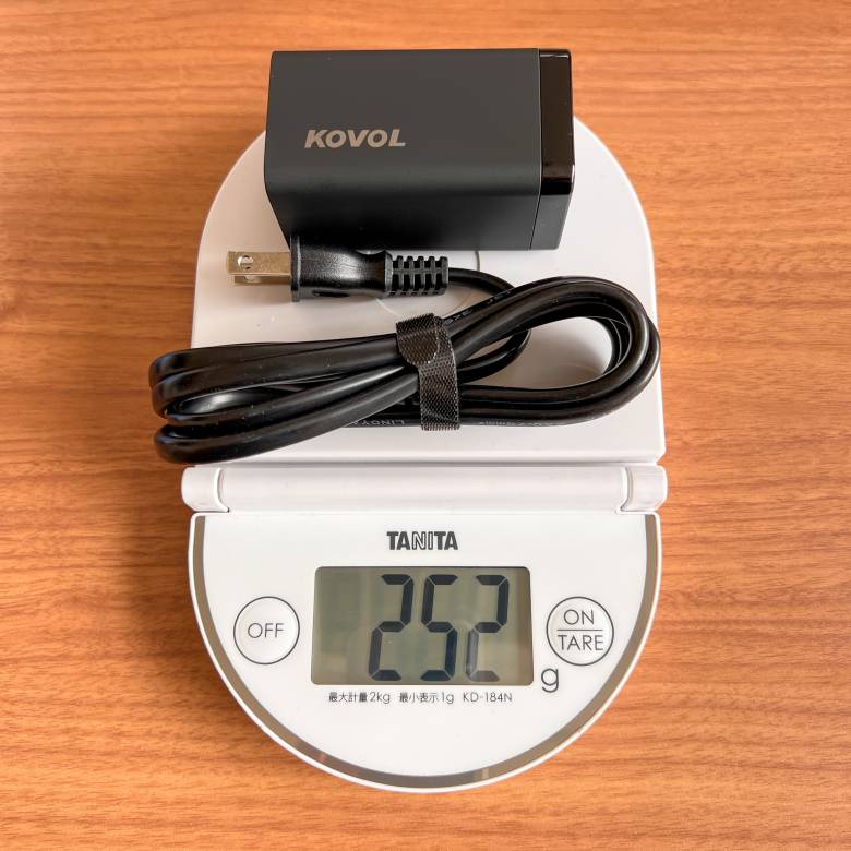 KOVOL 4-IN-1 USB-C充電器の重量は約252g